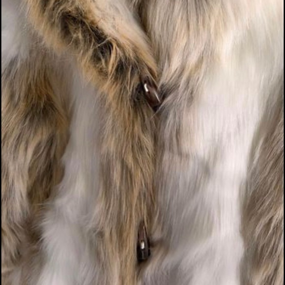 Donna Slayers Fabolous Furs - Picture 3 of 5